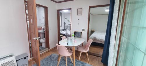 Lunar House 사진 2