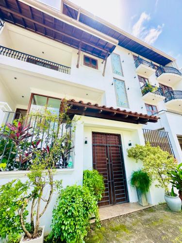 Shek Residence in Rajagiriya