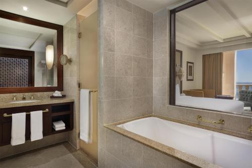 Al Husn Hotel Muscat Room Type - Premier King Room with Panoramic Sea View Al Husn Hotel Muscat Room Type - Premier King Room with Panoramic Sea View