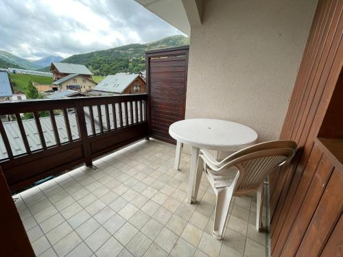 Erkély/terasz, Appartement avec piscine - Vue montagne - 4 voyageurs in Saint-Jean-de-Maurienne
