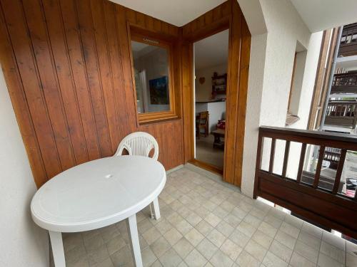 Erkély/terasz, Appartement avec piscine - Vue montagne - 4 voyageurs in Saint-Jean-de-Maurienne