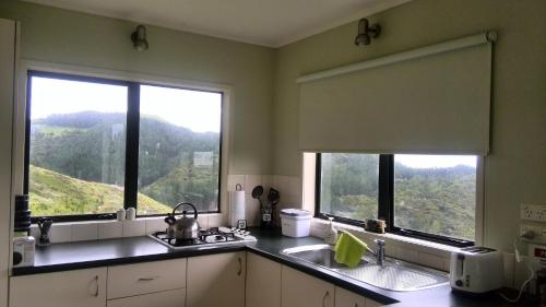 Skats, Kaipara Views Eco Lodge in Glorit