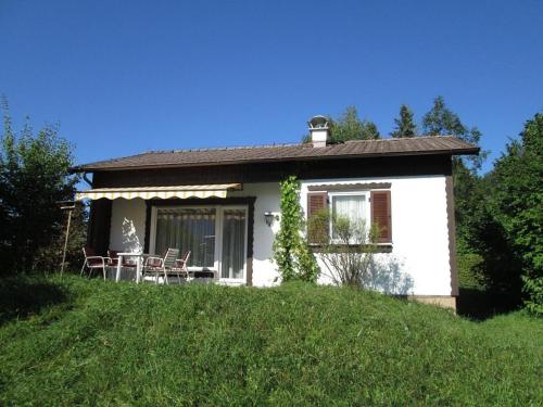 Ferienhaus im Landhausstil mit Terrasse und Bergblick
