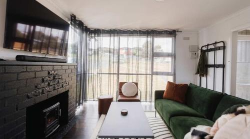 Ocean View Holiday Home - Easy Access to Hobart in Midway Point
