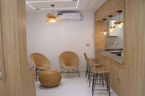 Luxury Beachfront Villa with Pool and Jacuzzi in 埃扎拉(本阿魯斯)
