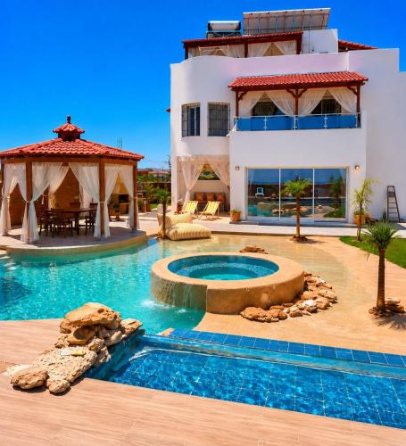 Luxury Beachfront Villa with Pool and Jacuzzi in 埃扎拉(本阿魯斯)