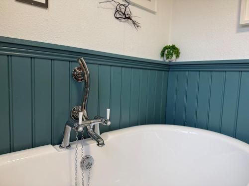 Seal Rock Cottage in Toscaig
