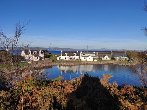 Seal Rock Cottage in Toscaig