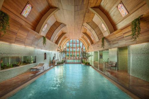 温泉, ネイチャーメッド ホテル カルボーナ (NaturMed Hotel Carbona) in ヒビツ