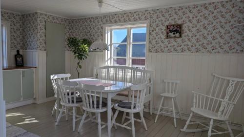 Iekārtas, Villa Sakis - Historic Swedish Farm Cottage - Lake  Sauna in Finnshyttan