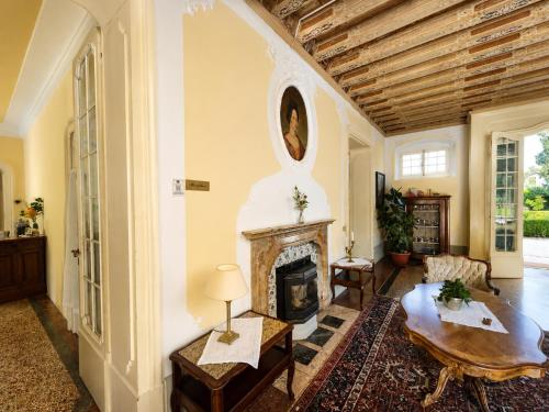 Vestabils, Villa Di Tissano in Santa Maria La Longa