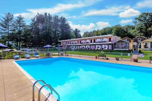 Half Moon Motel & Cottages - Meredith