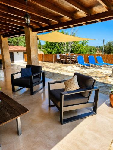 Koutsini Villa in Pano Akourdaleia