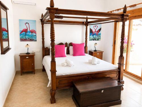 Private Pool Villa in El Chaparral - image 5