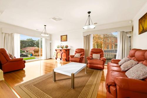 Generous Family Home Games Room Spa at Narre Warren in Berwick