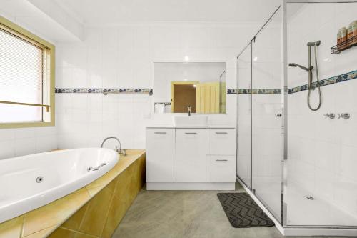 Generous Family Home Games Room Spa at Narre Warren in Berwick