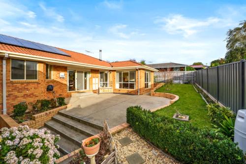 Generous Family Home Games Room Spa at Narre Warren in Berwick