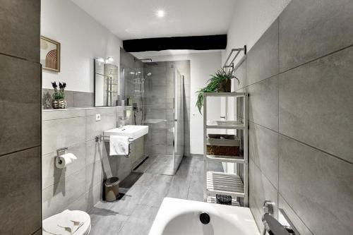 2 bedrooms, 3 beds