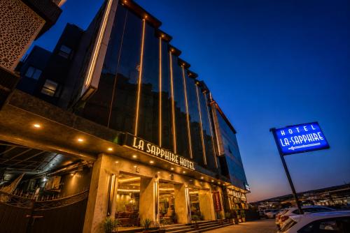 Airport La Sapphire Hotel & Restaurant With Free Airport Drop