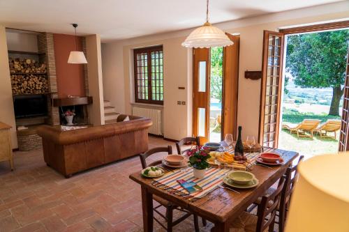 Seadmed, Villa Valle 16 with pool and hill views in Serrungarina