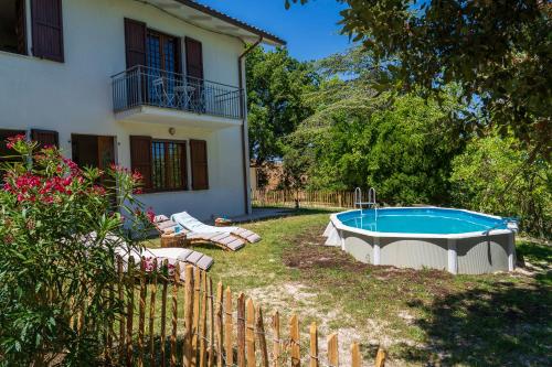 Hotelli välisilme, Villa Valle 16 with pool and hill views in Serrungarina