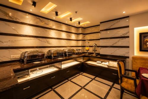 Đồ ăn và thức uống, Airport La Sapphire Hotel & Restaurant with Free Airport Drop in New Delhi