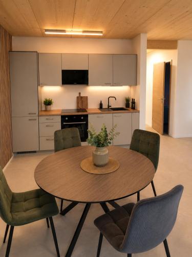 Konyha, Jona Appartements and more in Kotz