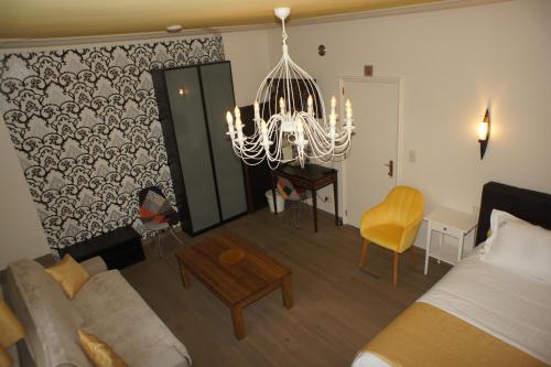 J and R Brussels City Apartment photo 4