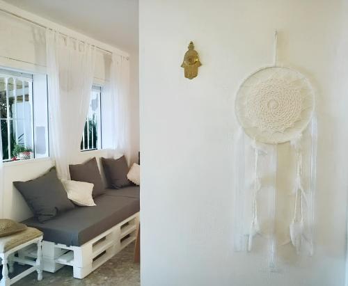 Kert, Charming house with sea and mountain views in El Chaparral in EL Chaparral