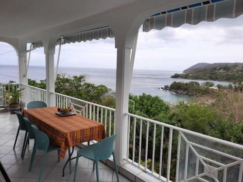 Balcony/terrace, Maison accueillante avec vue sur la mer a Deshaies + Terrasse in Deshaies