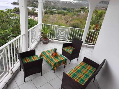 Balcony/terrace, Maison accueillante avec vue sur la mer a Deshaies + Terrasse in Deshaies