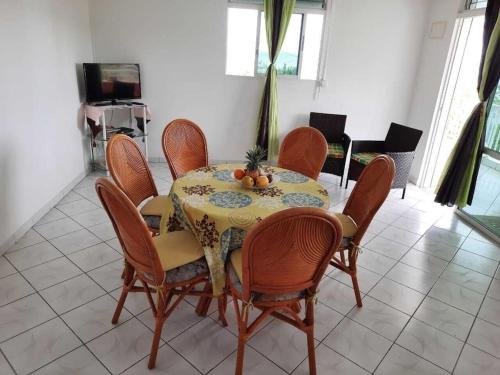 Facilities, Maison accueillante avec vue sur la mer a Deshaies + Terrasse in Deshaies