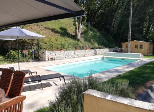 Maison charmante à Carlux + piscine gîte à louer Carlux