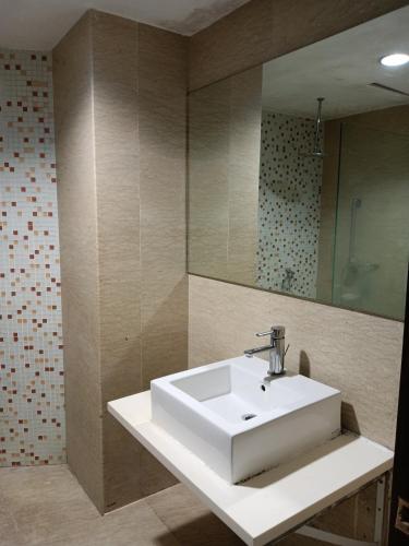 Regalia Urban Hostel by L&P Suites photo 2
