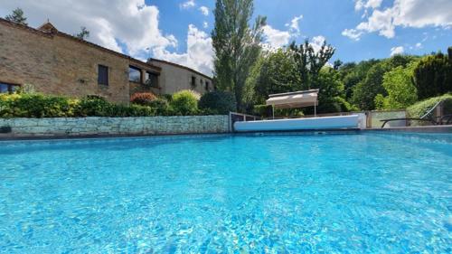 Maison charmante au cœur de Puy-l'Évêque avec piscine partagée gîte à louer Roubert