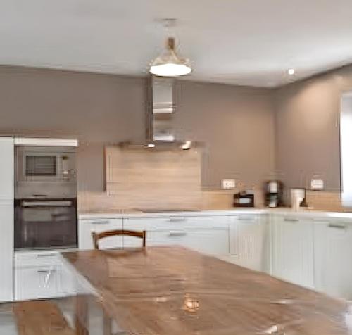 virtuve, Maison charmante à Levroux avec jardin et spa (Maison charmante a Levroux avec jardin et spa) in Jeu-Maloches