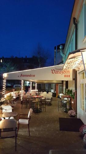 مدخل, Hotel Varazdin in فارازدين