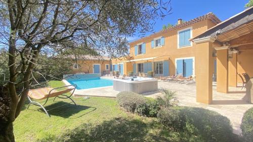 Evasion Provencale : Villa Elegante pour 10 Personnes – Villars, UT