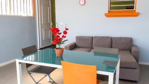 parveke/terassi, Appartement charmant à Sainte-Marie, 37 m² + piscine partagée (Appartement charmant a Sainte-Marie, 37 m² + piscine partagee) in Sainte-Marie