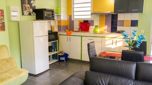 keittiö, Appartement charmant à Sainte-Marie, 37 m² + piscine partagée (Appartement charmant a Sainte-Marie, 37 m² + piscine partagee) in Sainte-Marie