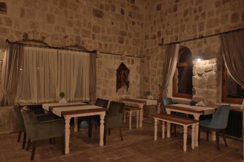 Acropolis Cave Suite