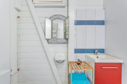 ห้องน้ำ, Appartement charmant au Carbet avec vue sur la mer - 50 m² in เลอการ์เบ