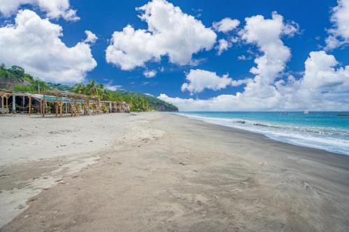 Appartement charmant au Carbet avec vue sur la mer - 50 m² in เลอการ์เบ