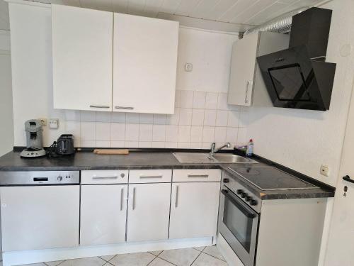 Kitchen, Cosy Apartment in Groß-Rohrheim – 87 m² – Sunny Terrace in Biblis