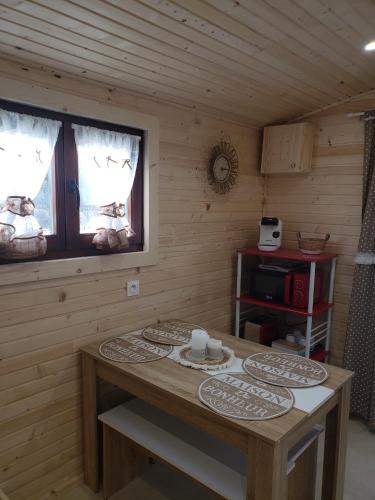 Erkély/terasz, Bungalow confortable à Laragne-Montéglin avec vue montagneA (Bungalow confortable a Laragne-Monteglin avec vue montagneA) in Laragne-Monteglin