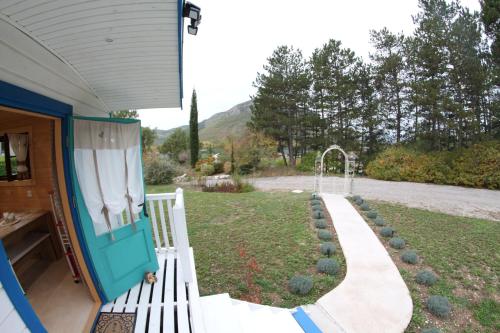 Kert, Bungalow confortable à Laragne-Montéglin avec vue montagneA (Bungalow confortable a Laragne-Monteglin avec vue montagneA) in Laragne-Monteglin