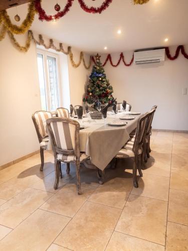 Balkons/terase, Maison charmante à Bléneau avec jardin et équipements modernes (Maison charmante a Bleneau avec jardin et equipements modernes) in Bleneau