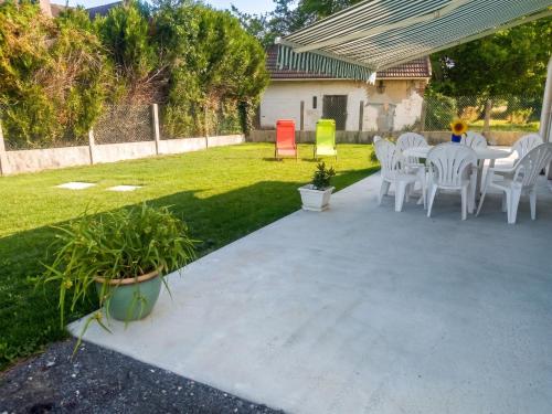 Dārzs, Maison charmante à Bléneau avec jardin et équipements modernes (Maison charmante a Bleneau avec jardin et equipements modernes) in Bleneau
