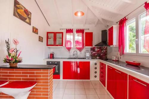 Cozinha, Maison charmante Le Moule avec piscine partagée (Maison charmante Le Moule avec piscine partagee) in Le Moule