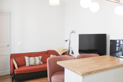 Bright 35m apartment near Bastille